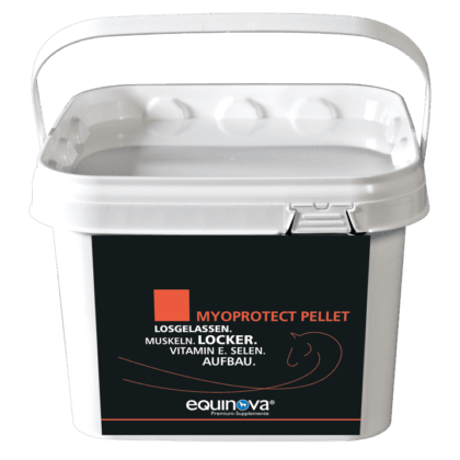 Equinova Myoprotect Pellet 1,5kg – białe wiadro z suplementem w peletach wspierającym rozluźnienie, budowę i elastyczność mięśni koni z witaminą E i selenem, seria Premium-Supplemente